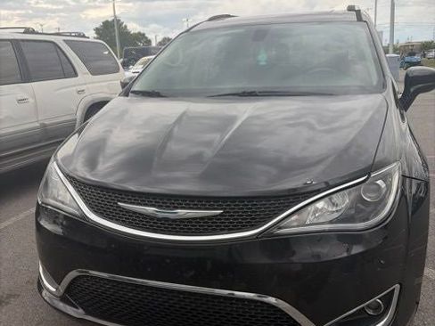 Used 2018 Chrysler Pacifica Touring-L Plus w/ Tire & Wheel Group FWD image 6