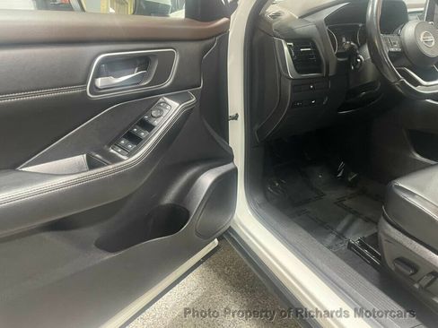 Used 2021 Nissan Rogue SV AWD/4WD image 8