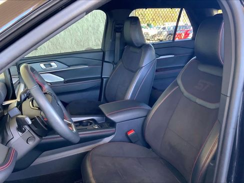 Certified 2025 Ford Explorer ST image 7