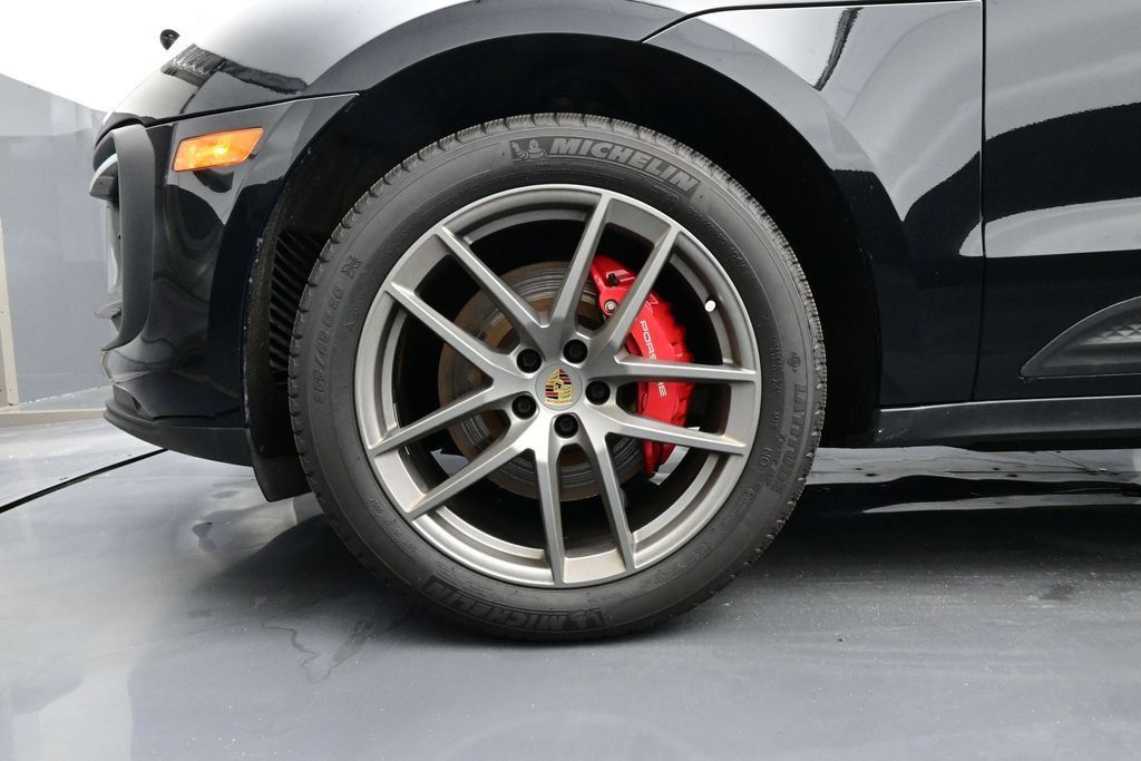 Certified 2023 Porsche Macan S AWD/4WD image 6
