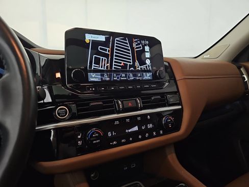 Used 2024 Nissan Pathfinder Platinum FWD image 19