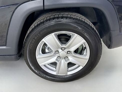 Used 2022 Jeep Compass Latitude image 28