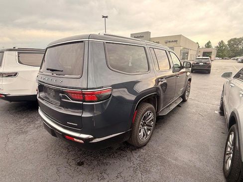Used 2024 Jeep Wagoneer Series II w/ Flexible Seating Group AWD/4WD image 4
