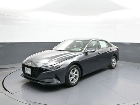 Certified 2021 Hyundai Elantra SE FWD image 1