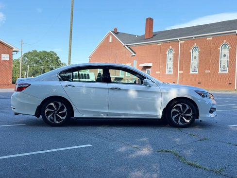 Used 2017 Honda Accord EX-L image 7