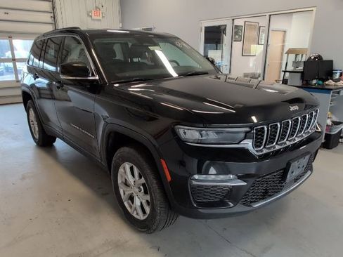 Used 2023 Jeep Grand Cherokee Limited AWD/4WD image 7