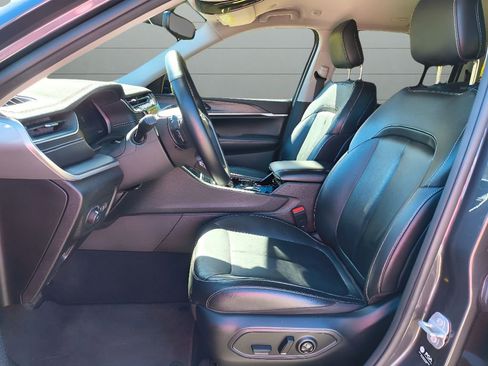 Used 2022 Jeep Grand Cherokee Limited image 17