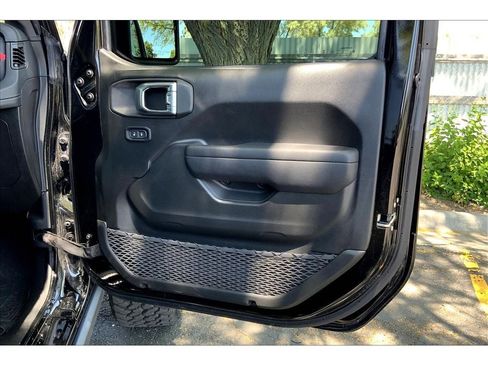 Used 2024 Jeep Wrangler Unlimited Rubicon w/ Technology Group image 24