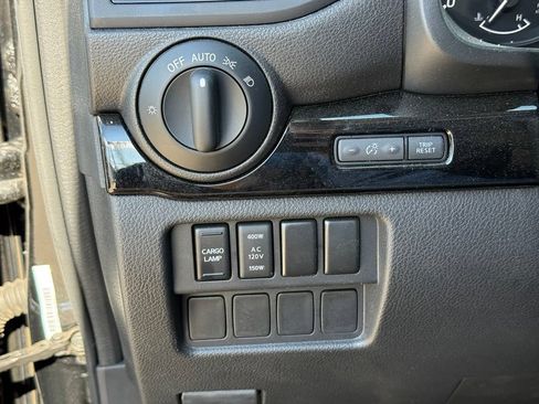 Used 2023 Nissan Titan SV w/ SV Convenience Package AWD/4WD image 19