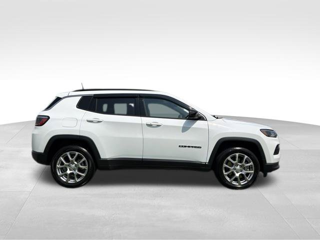 Used 2023 Jeep Compass Latitude AWD/4WD image 10