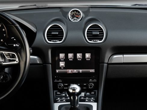 Certified 2025 Porsche 718 Cayman RWD image 22