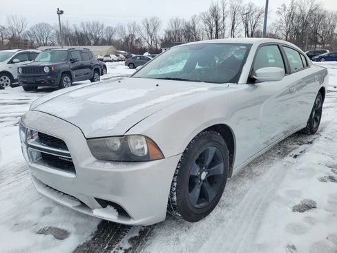 Used 2012 Dodge Charger SE w/ Connectivity Group image 3