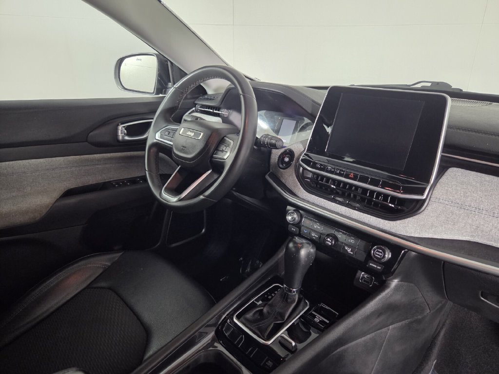 Used 2022 Jeep Compass Latitude AWD/4WD image 32