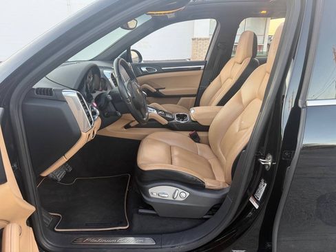 Used 2014 Porsche Cayenne Platinum Edition AWD/4WD image 10