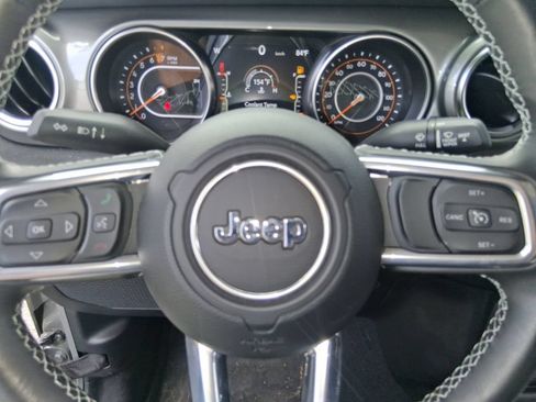 Used 2022 Jeep Gladiator Overland AWD/4WD image 13