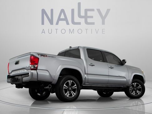 Used 2017 Toyota Tacoma TRD Sport w/ Premium & Technology Package AWD/4WD image 12