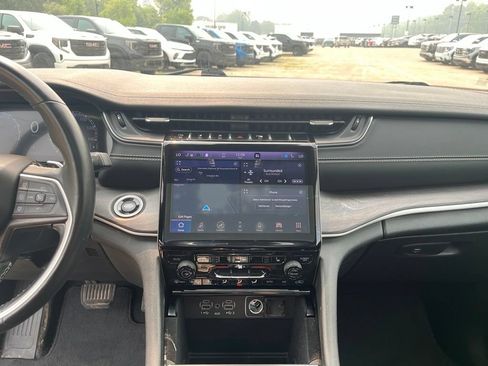 Used 2021 Jeep Grand Cherokee L Limited AWD/4WD image 25