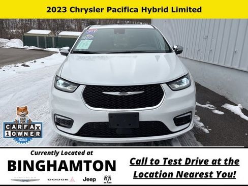 Used 2023 Chrysler Pacifica Limited FWD image 2