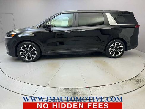 Used 2022 Kia Carnival EX FWD image 2