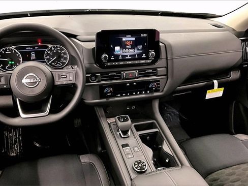 New 2025 Nissan Pathfinder S image 7