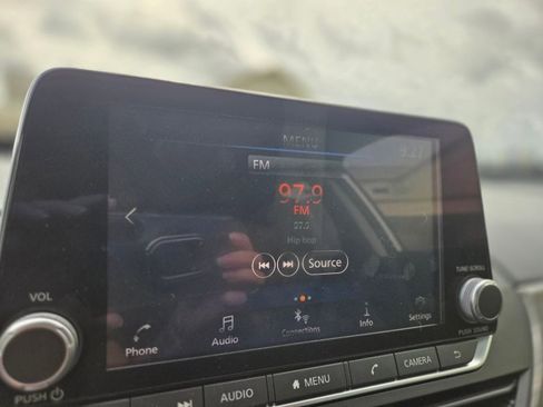 Used 2024 Nissan Altima 2.5 SV FWD image 21