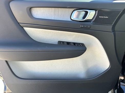 Certified 2023 Volvo XC40 B5 Ultimate w/ Protection Package Premier AWD/4WD image 16