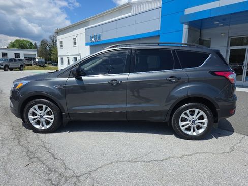 Used 2018 Ford Escape SE w/ Ford Safe & Smart Package FWD image 8