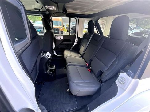 Used 2022 Jeep Wrangler Unlimited Sahara w/ Cold Weather Group AWD/4WD image 21