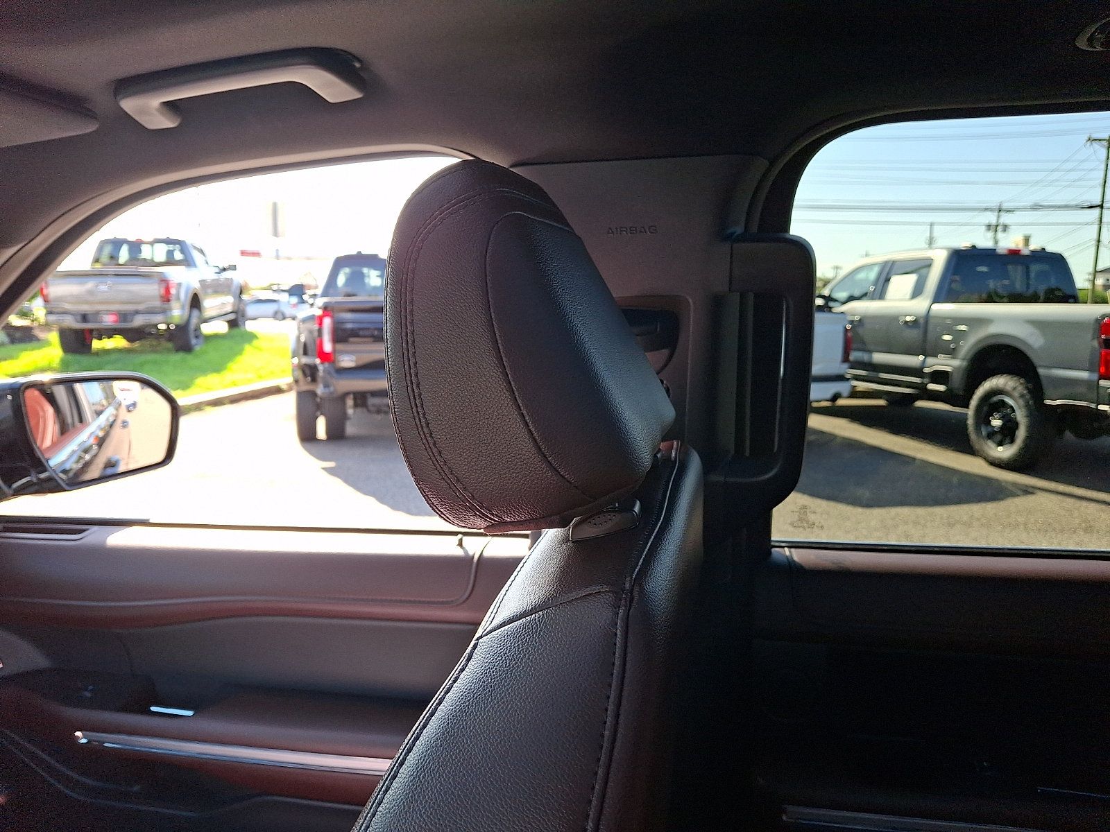 Used 2024 Ford Expedition Limited AWD/4WD image 16