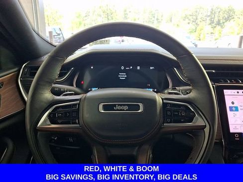 Used 2025 Jeep Grand Cherokee Summit AWD/4WD image 27