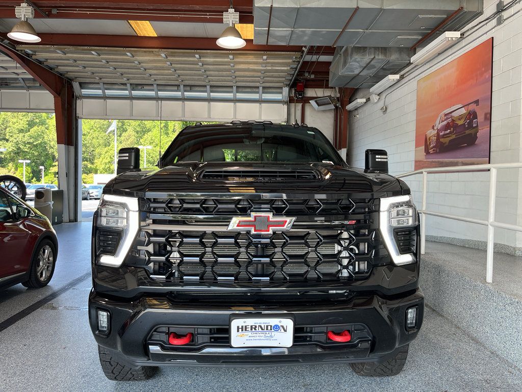 Used 2024 Chevrolet Silverado 2500 ZR2 w/ Technology Package AWD/4WD image 2