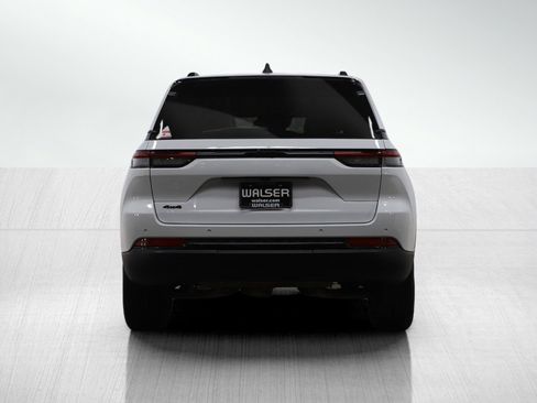 Used 2025 Jeep Grand Cherokee Altitude image 4