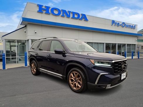 Used 2024 Honda Pilot Touring image 3