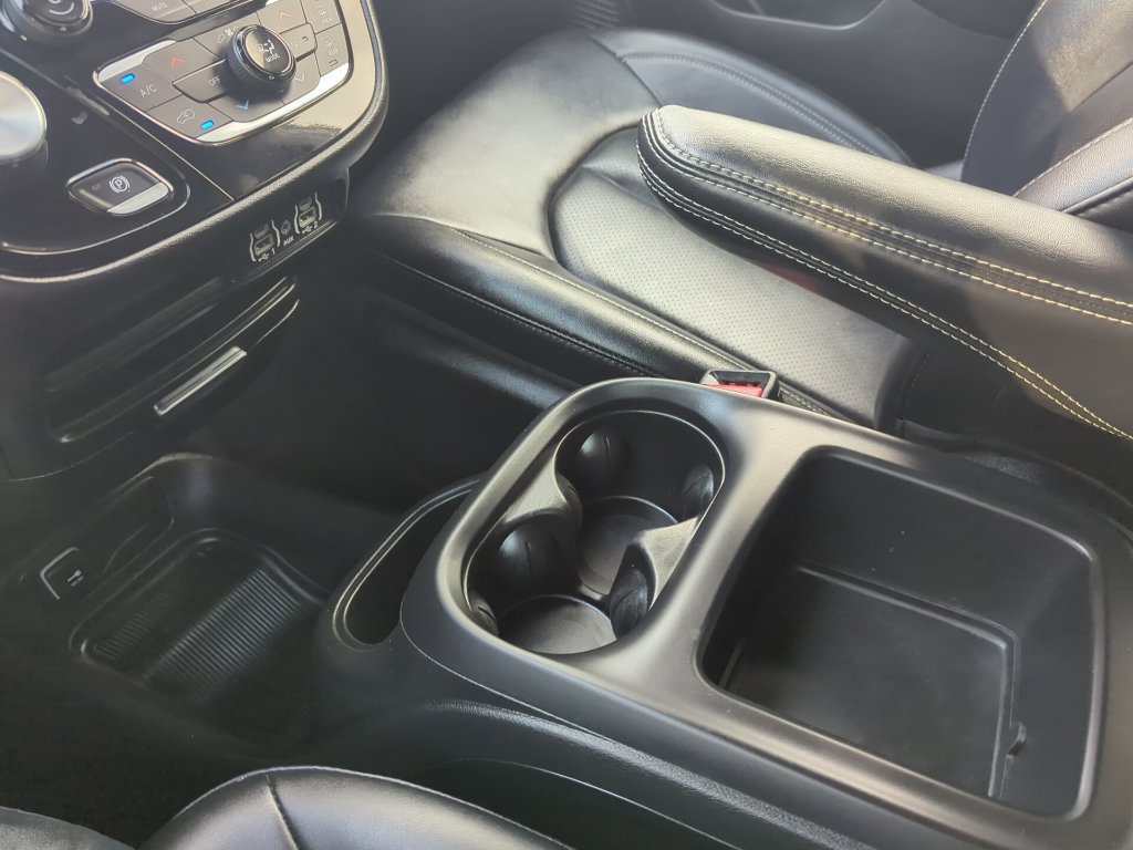 Used 2025 Chrysler Pacifica Select FWD image 27