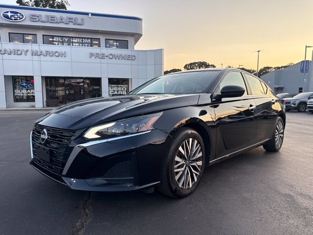 Used 2025 Nissan Altima 2.5 SV FWD image 1