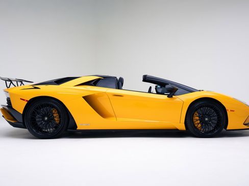 Used 2018 Lamborghini Aventador S image 3