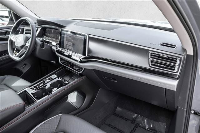 Used 2024 Volkswagen Atlas Peak Edition SEL AWD/4WD image 27