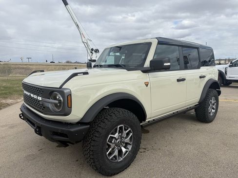 New 2025 Ford Bronco Badlands image 6