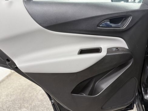 Certified 2021 Chevrolet Equinox LS image 25