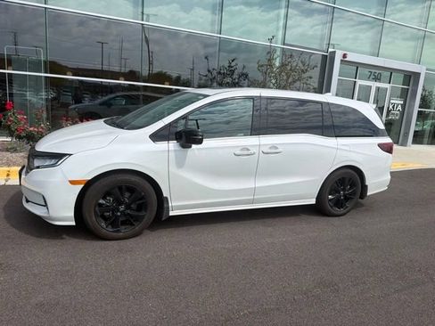 Used 2023 Honda Odyssey Sport image 3