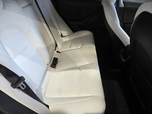 Used 2021 Tesla Model 3 Long Range image 9