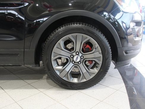 Used 2018 Ford Explorer Sport w/ Equipment Group 401A image 12