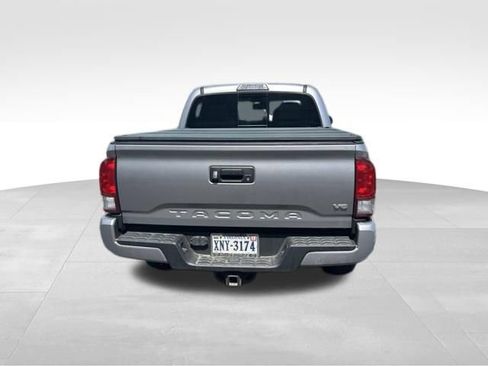 Used 2017 Toyota Tacoma TRD Sport w/ Tow Package AWD/4WD image 8