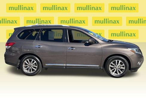 Used 2015 Nissan Pathfinder SL w/ SL Tech Package image 2