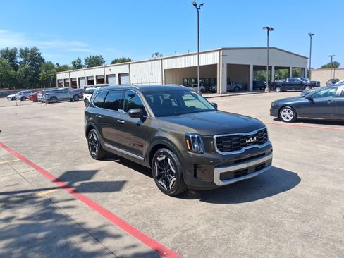 Used 2025 Kia Telluride S FWD image 6