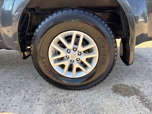 Used 2015 Nissan Frontier SV AWD/4WD image 25