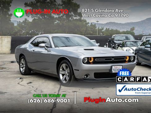 Used 2017 Dodge Challenger SXT image 5