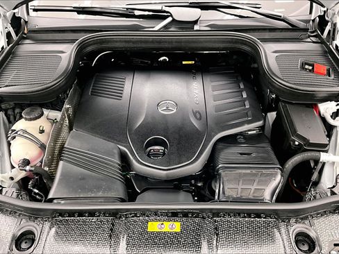 Used 2026 Mercedes-Benz GLS 450 4MATIC image 9