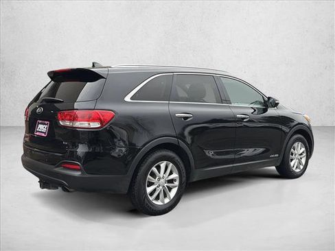 Used 2016 Kia Sorento LX w/ LX Convenience Package image 5