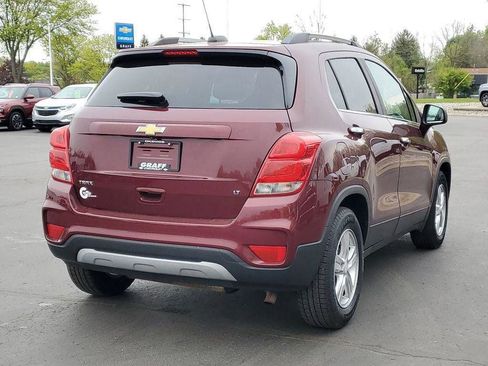 Used 2017 Chevrolet Trax LT w/ LT Convenience Package FWD image 3